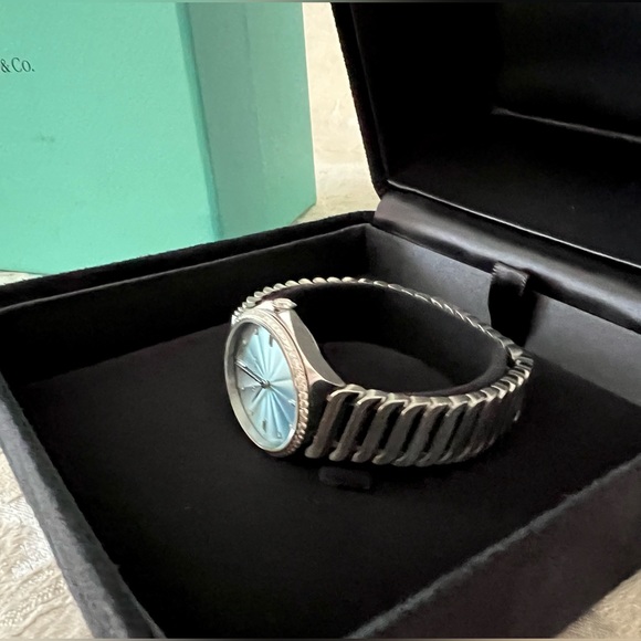 Tiffany Metro 2-Hand 28mm Watch with Diamond Bezel and a diamond on the Crown. Tiffany Metro 2-Hand 28mm, Ref 60874875, Ladies, St Steel  main image 3